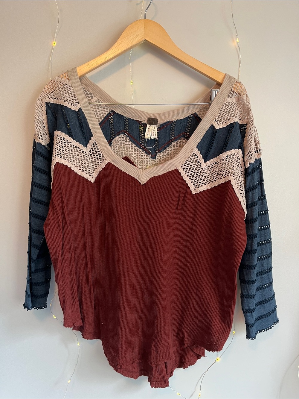 Waffle Knit V-Neck Colorblock Top in Rust and Navy